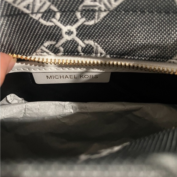 michael kors gigi small empire logo jacquard tote bag | color: black/white - Picture 5 of 8